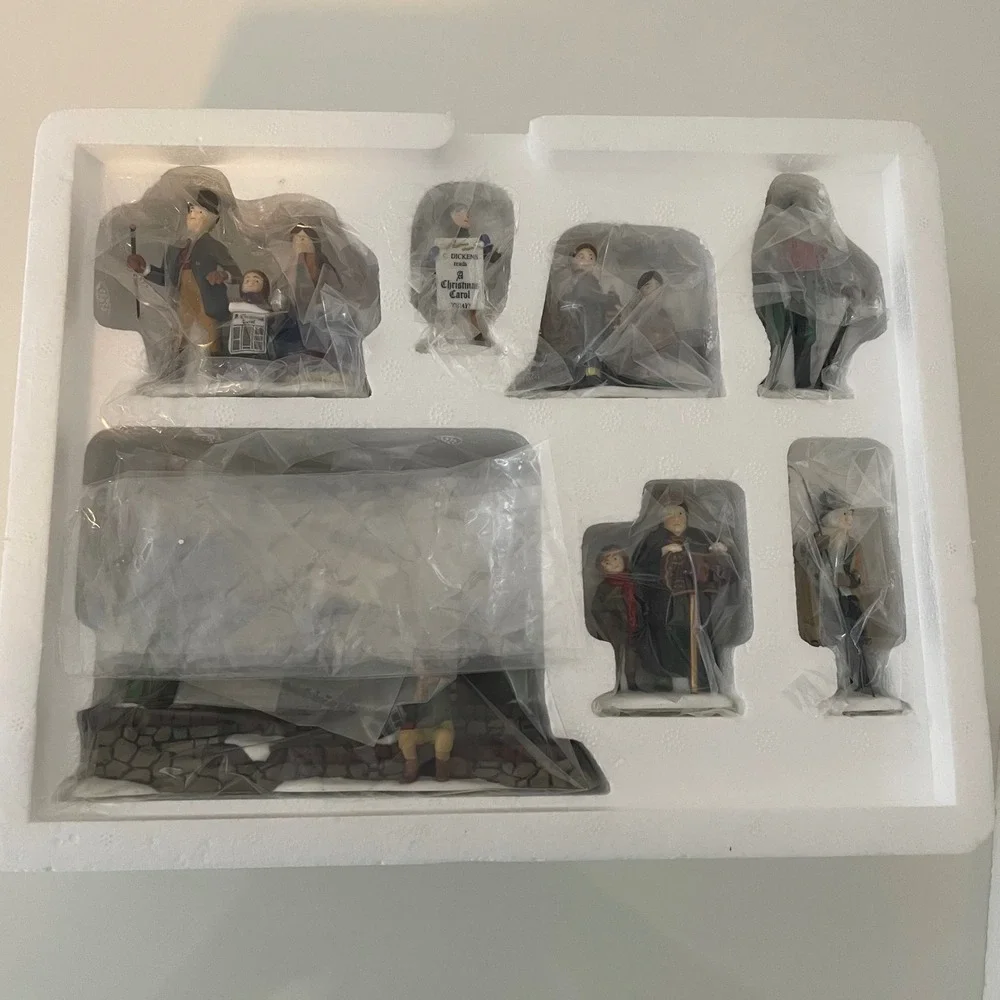 Department 56 Dickens Village A Christmas Carol Reading Set Limited Edition - Picture 2 of 9